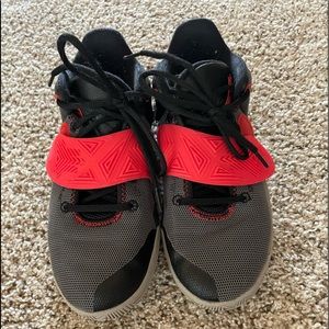 NIKE boys basketball shoes, size 6Y